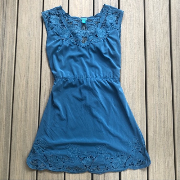 Akualani Lined Blue Dress with Lace Accent & Tieback Size L - Picture 6 of 11